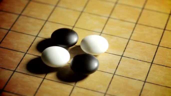 多莉拍摄的围棋棋盘游戏