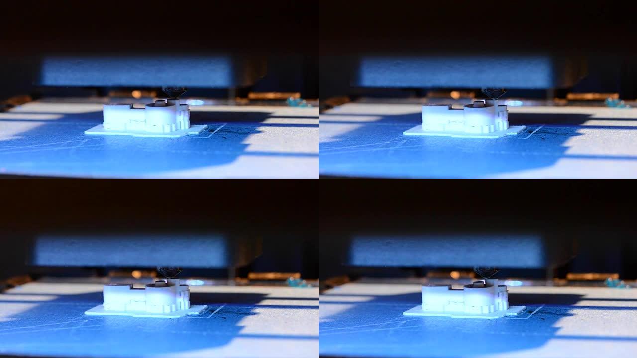3D打印机从热塑料关闭处构建一个小物体
