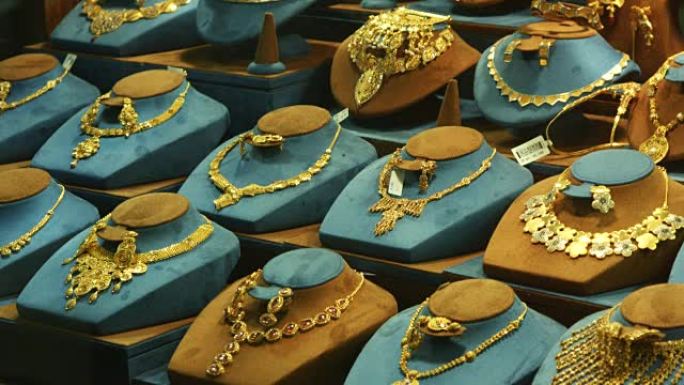 阿拉伯联合酋长国迪拜商店出售的珠宝锁定镜头
