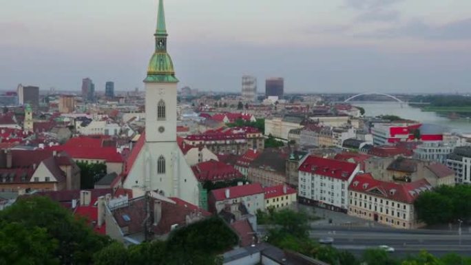 斯洛伐克布拉迪斯拉发城堡和老城景观