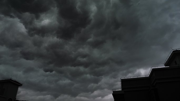 阴天暴雨大雨前天空乌云密布云层流动