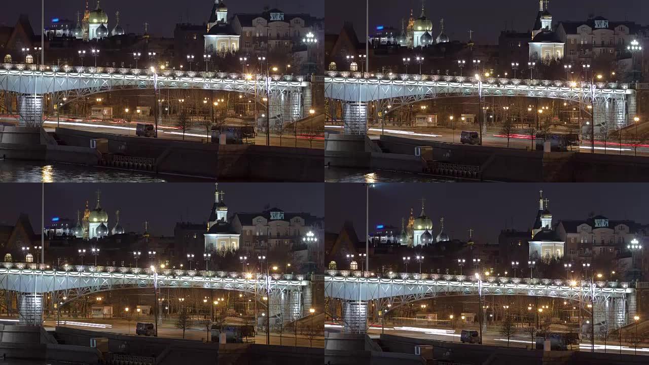 莫斯科河的堤防。父权制桥梁夜晚时光倒流