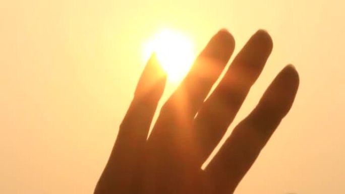 手和太阳