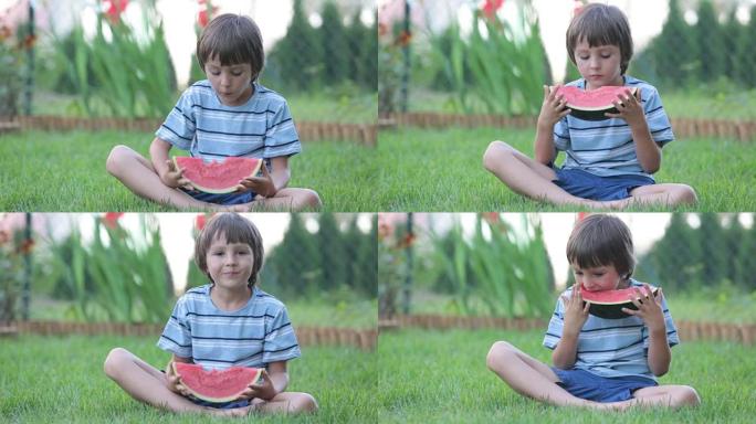 快乐的小孩，花园里有西瓜的男孩，夏天