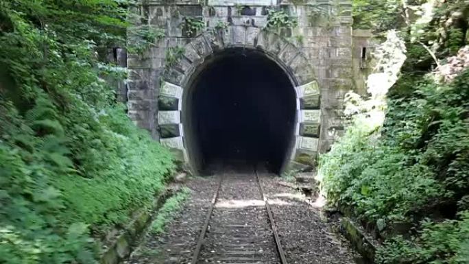 旧山区火车隧道