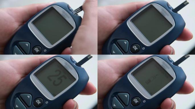 将血液试纸插入血糖仪