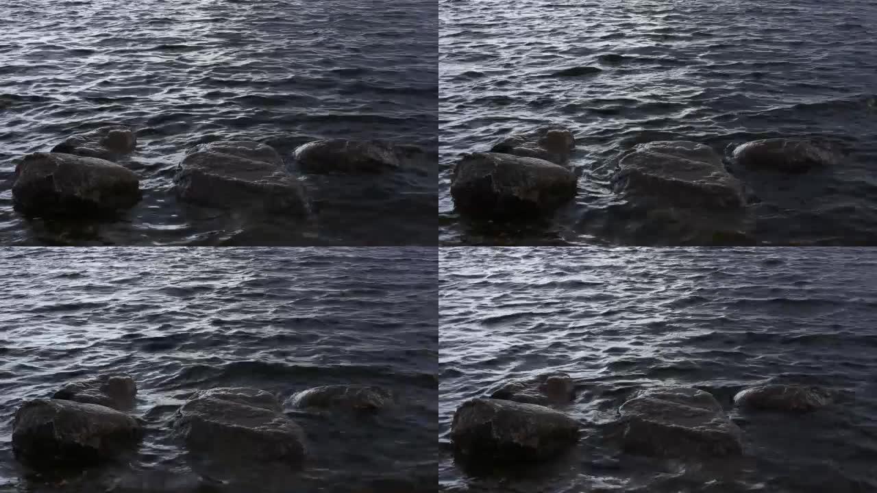水中的三块石头