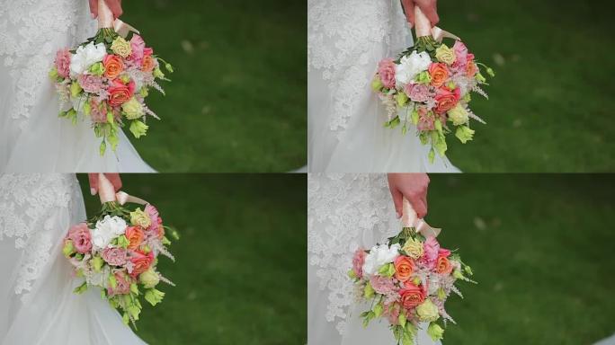 新娘拿着婚礼花束
