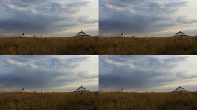 秋季草原蒙古包
