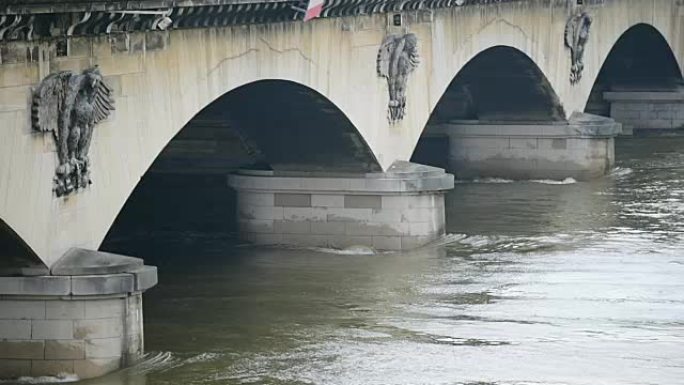 在一周的洪水中，塞纳河水位在30年高位后降至正常水平