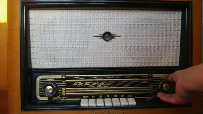 复古收音机。