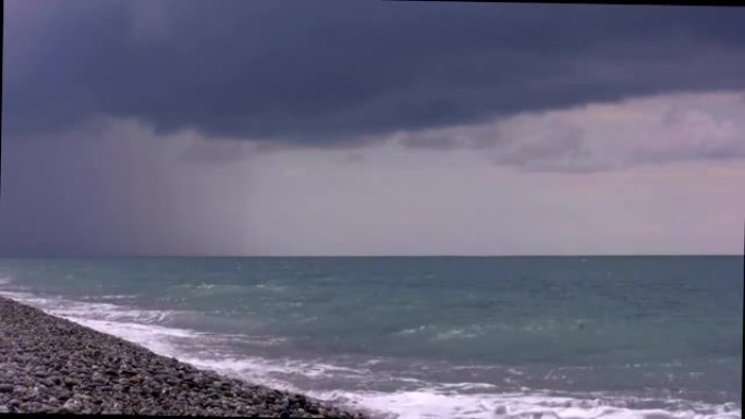 海上下雨