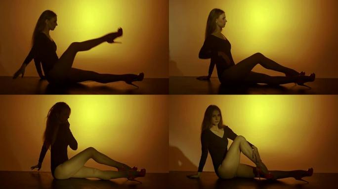 美丽的年轻女子正坐着展示她修长的双腿