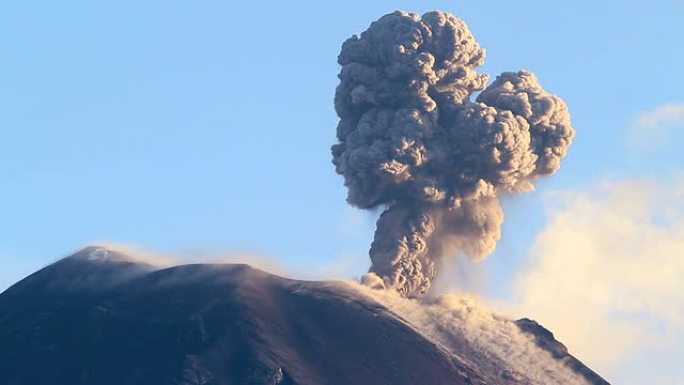 通古拉瓦火山爆发