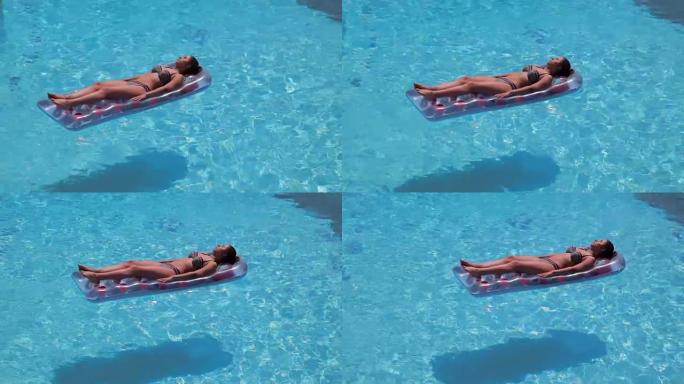 泳池筏上的少女，手持镜头