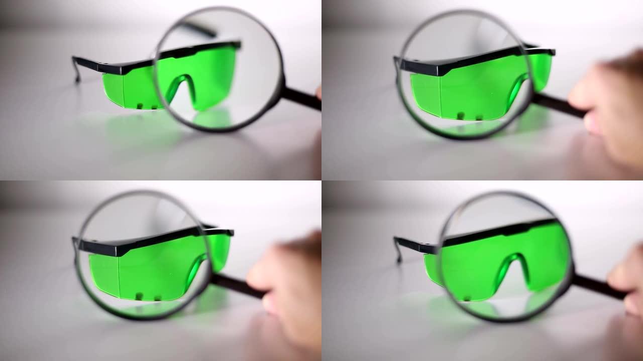 激光保护眼镜在桌子上。