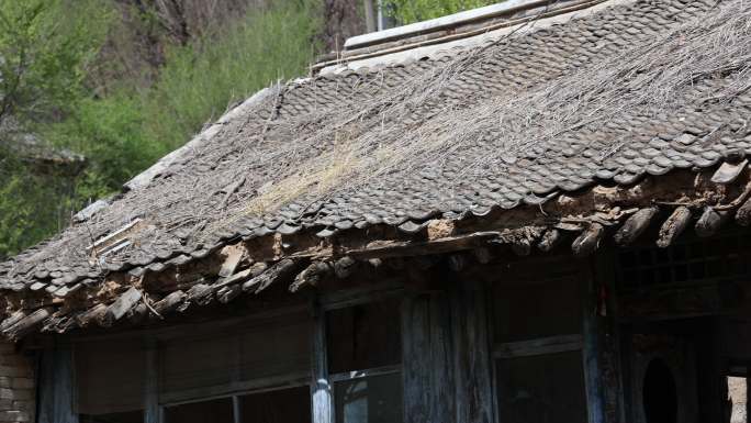 农村破旧  坍塌的房子  年久失修危房