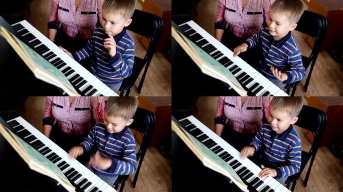 男孩在学弹钢琴