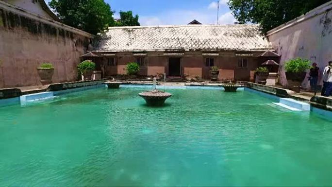 印度尼西亚日惹Taman Sari (水上城堡) 的地下清真寺