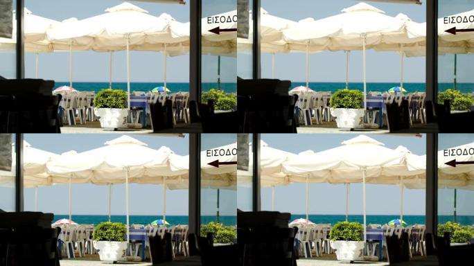 岸上空荡荡的户外咖啡馆