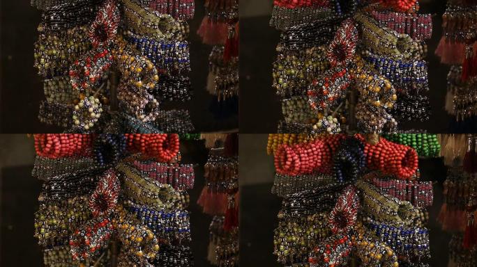 在伊斯坦布尔市场上出售带有Nazar护身符的珠宝手链
