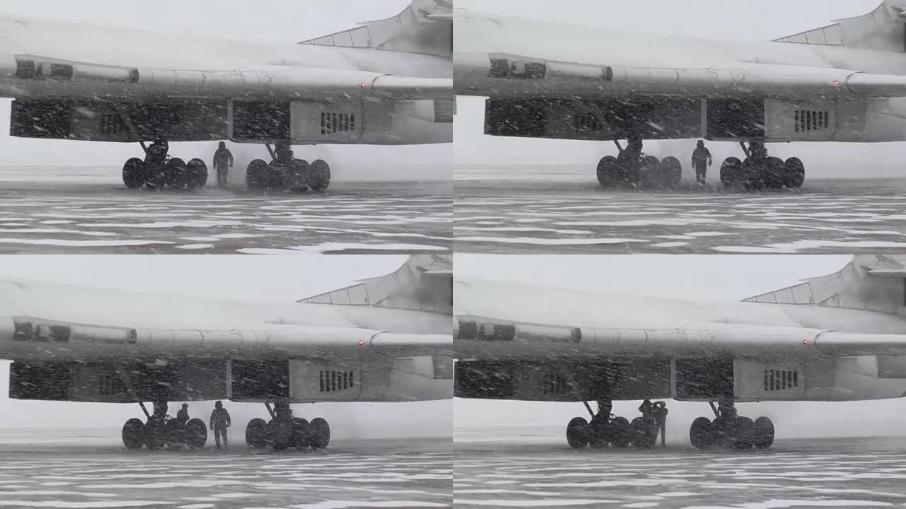 飞机下雪地里的人