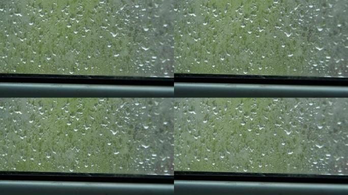 雨滴在窗户上，雨滴在塑料窗后面