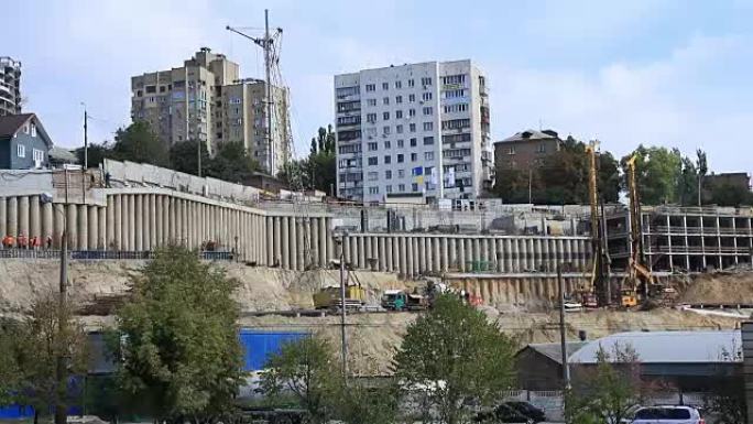 带起重机和建筑的建筑工地