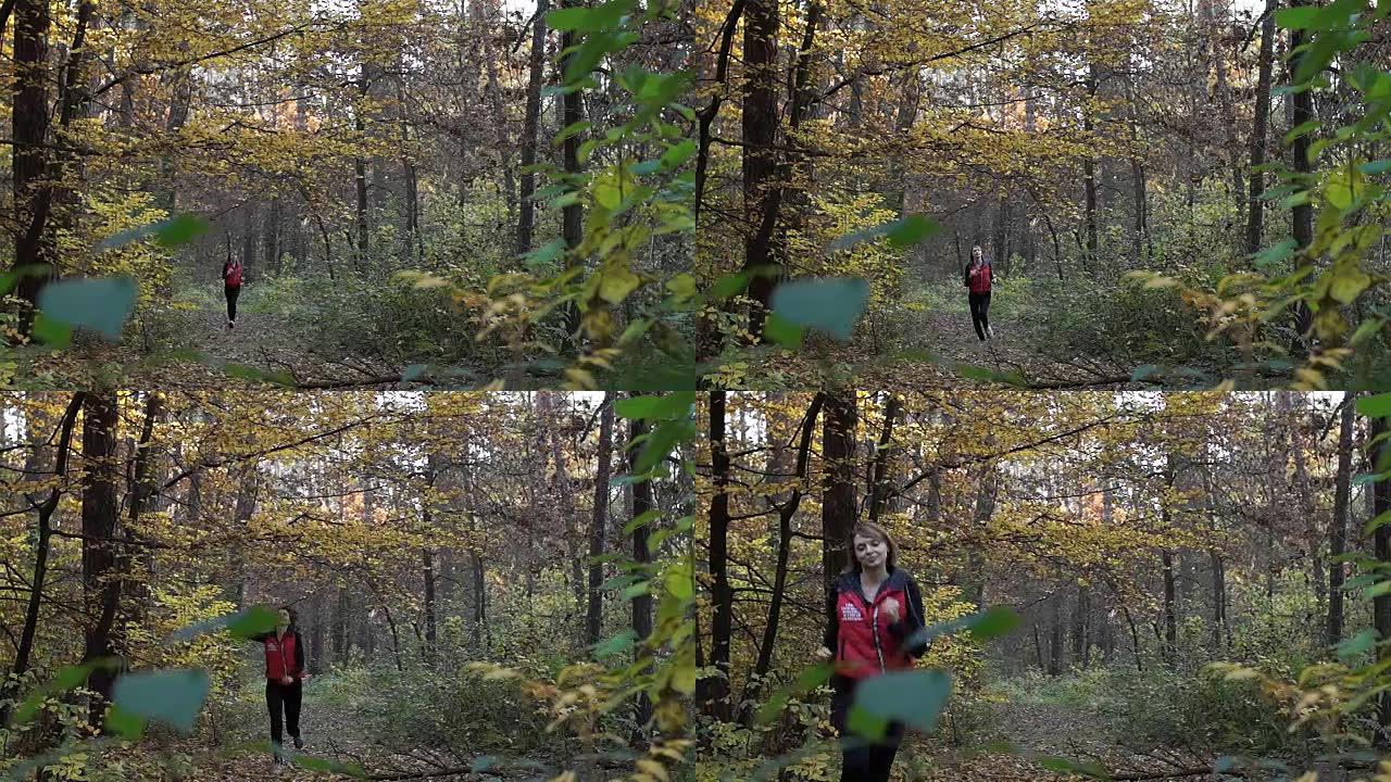 一个在森林里做运动的女人。享受跑步。