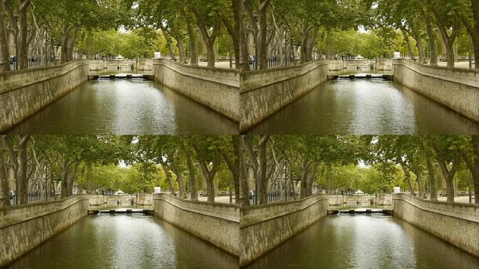 运河到法国尼姆的Jardin des Fontains