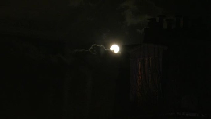 月亮在云层后面的时间流逝