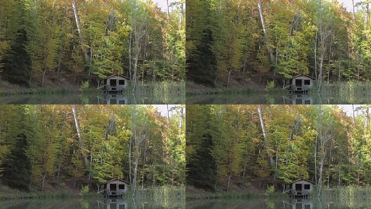 树林中湖上的木结构小屋