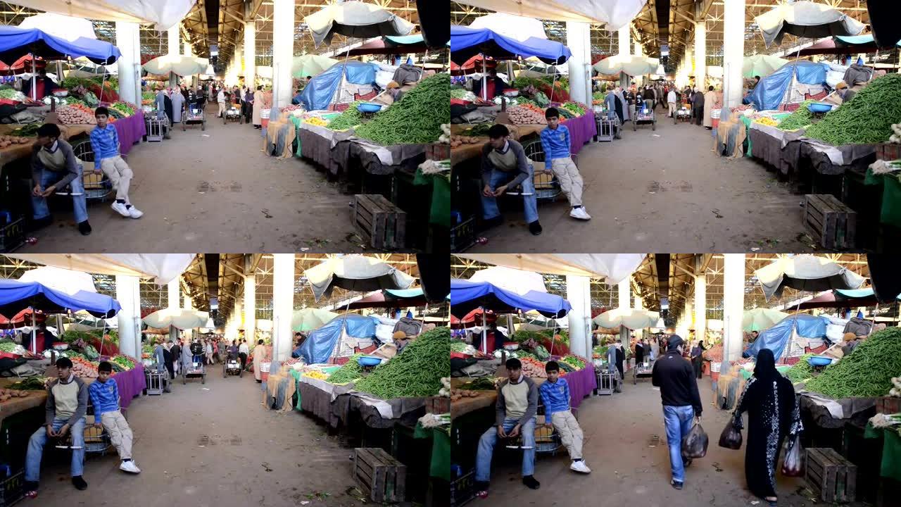 阿加迪尔最大的集市露天市场的人们