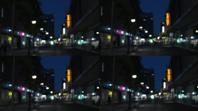 带有照明横幅的夜街散焦镜头