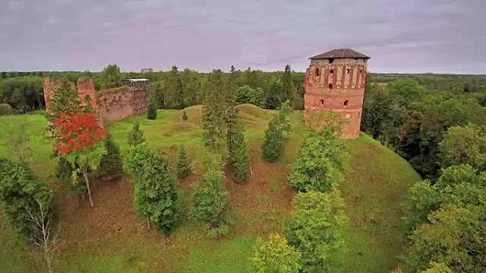 瓦斯特塞利纳山顶上的古老城堡