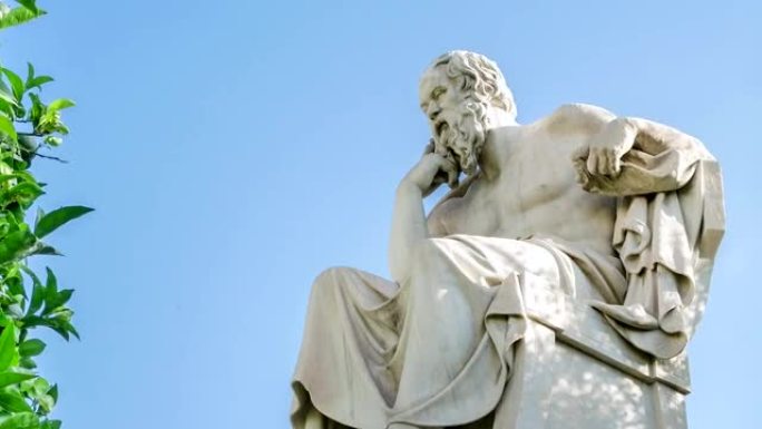 哲学家苏格拉底的大理石雕像，时间流逝
