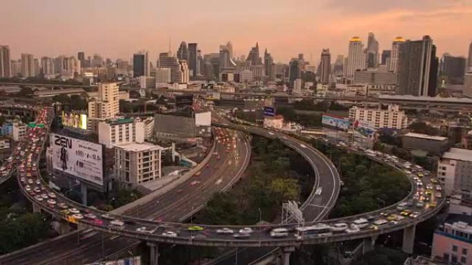 泰国曼谷大厦和特快专递的鸟瞰图。现代建筑数量日益增加。