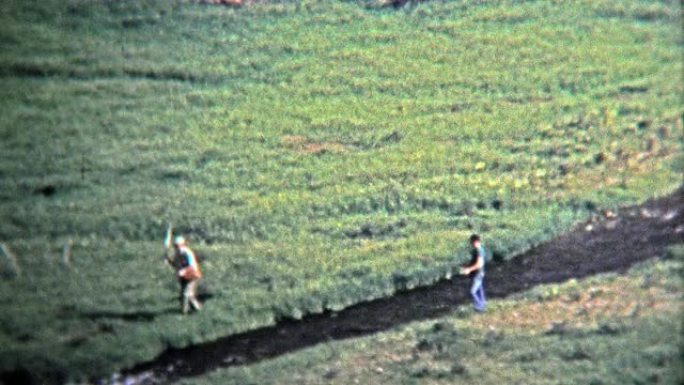 1972年:飞钓者在高山小溪流钓鱼。