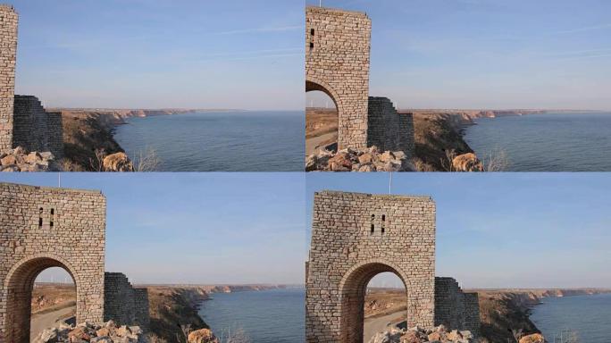 保加利亚海岸线卡利阿克拉角的中世纪要塞之门