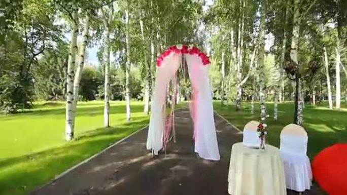 婚礼红色拱门