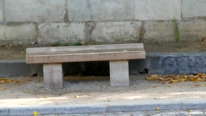 巴黎街边的小板凳