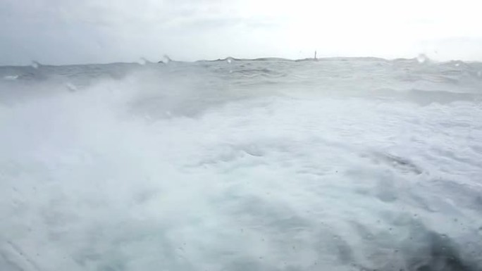 船上的海景航行浪花游轮游艇飞艇大海海面海