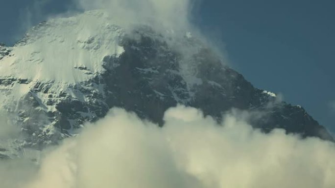 艾格峰北面白蜘蛛悬冰川顶部