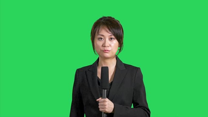 绿屏上的亚洲新闻记者