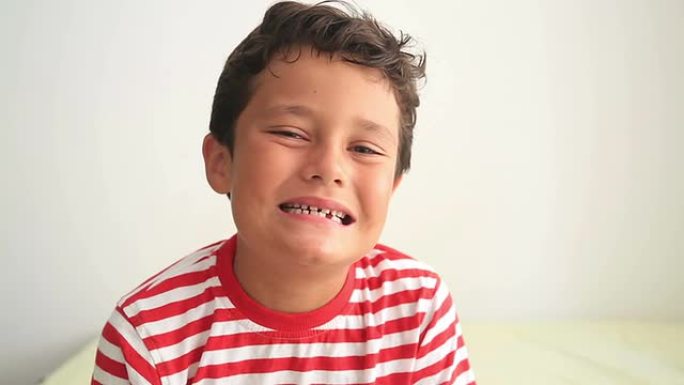 牙齿缺失的孩子