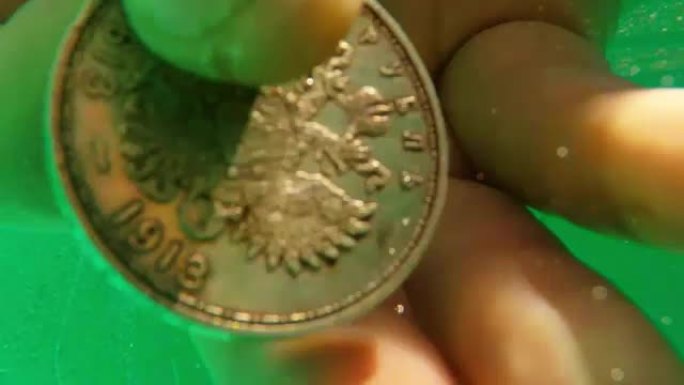俄罗斯帝国罗曼诺夫十周年纪念老银币屋水下绿色超级特写