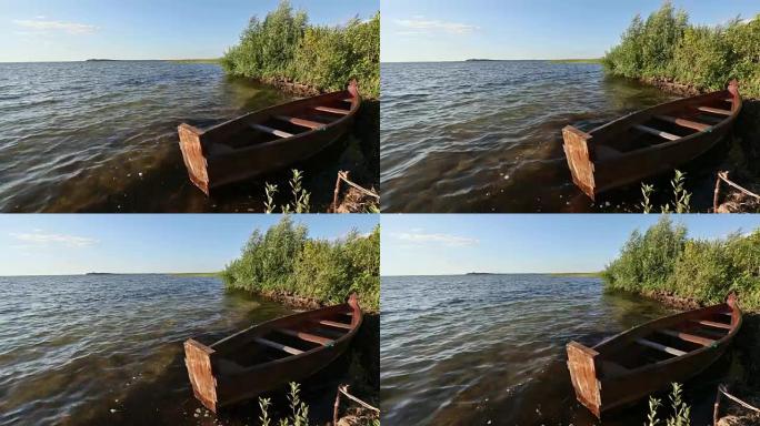 夏季傍晚湖景，带木船。