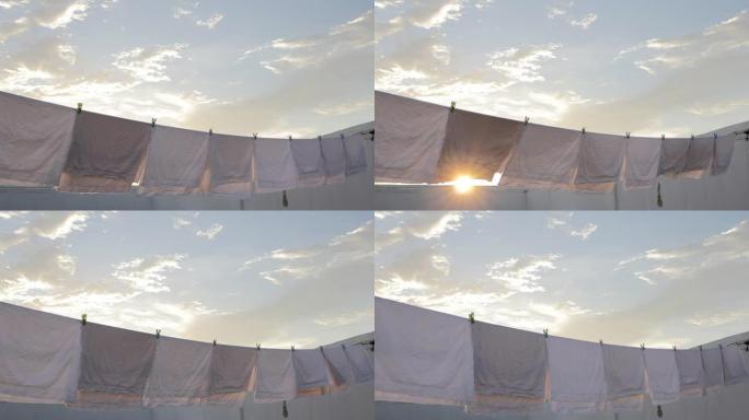 新鲜的白色洗衣房，蓝天和阳光