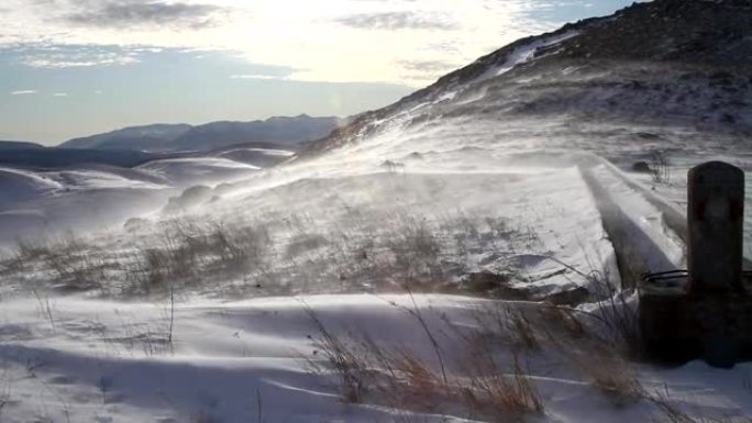 意大利格兰萨索国家公园和蒙蒂德拉拉加的雪山上的强风。