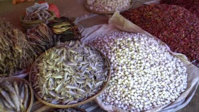 鱼和辣椒在市场上做当地缅甸人 (缅甸) 的食物
